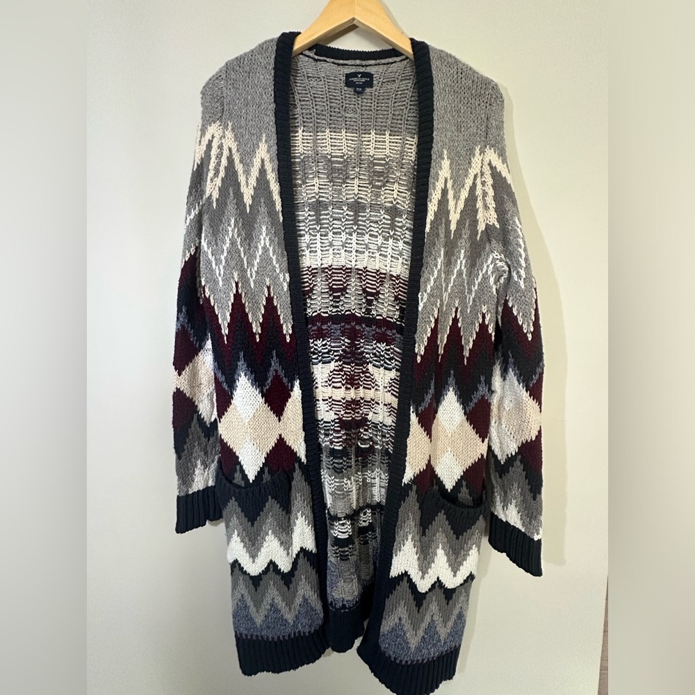 American Eagle gray cream and navy pattern chunky open sweater size medium